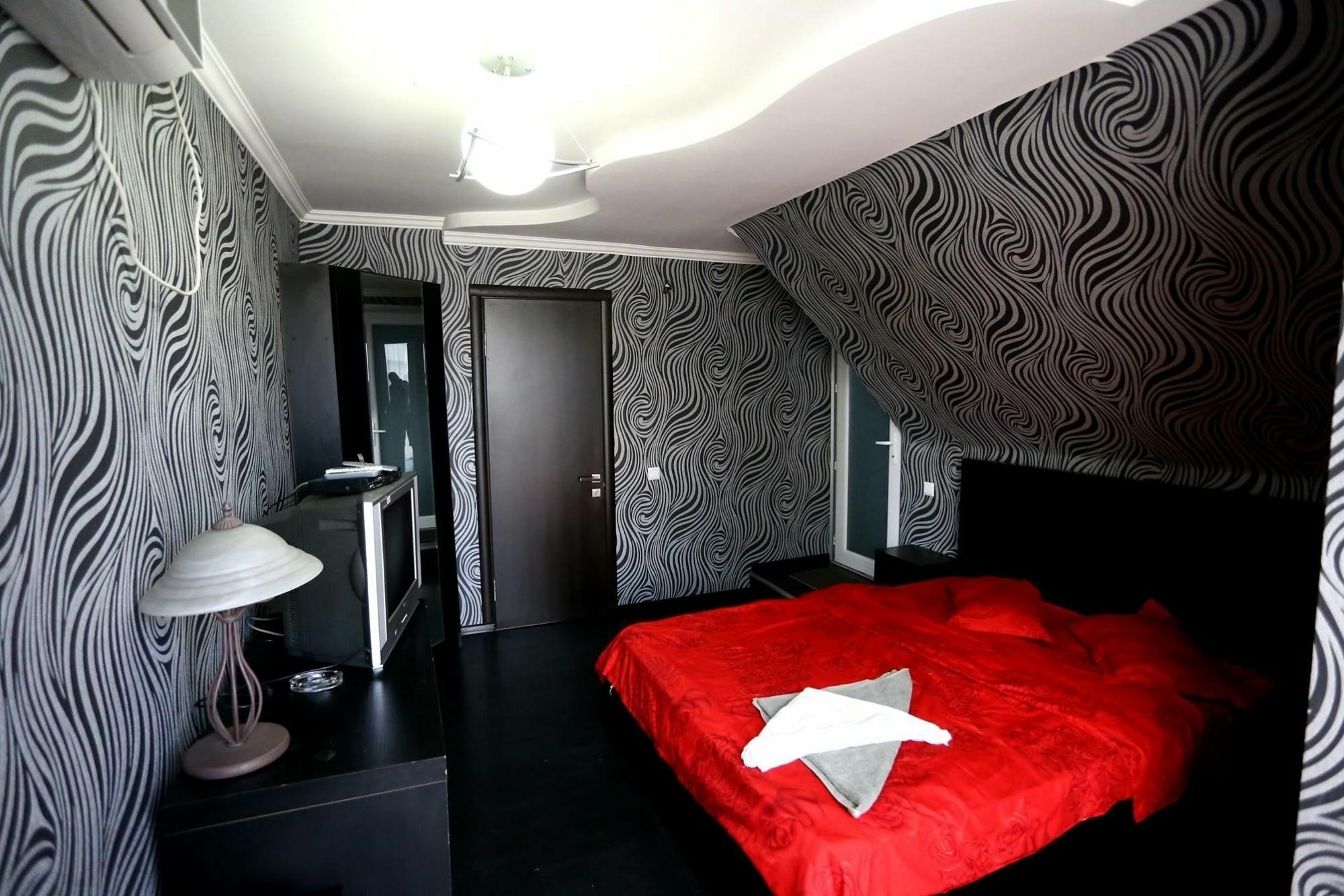 Hotel Cristal Palace Tbilisi Exteriör bild